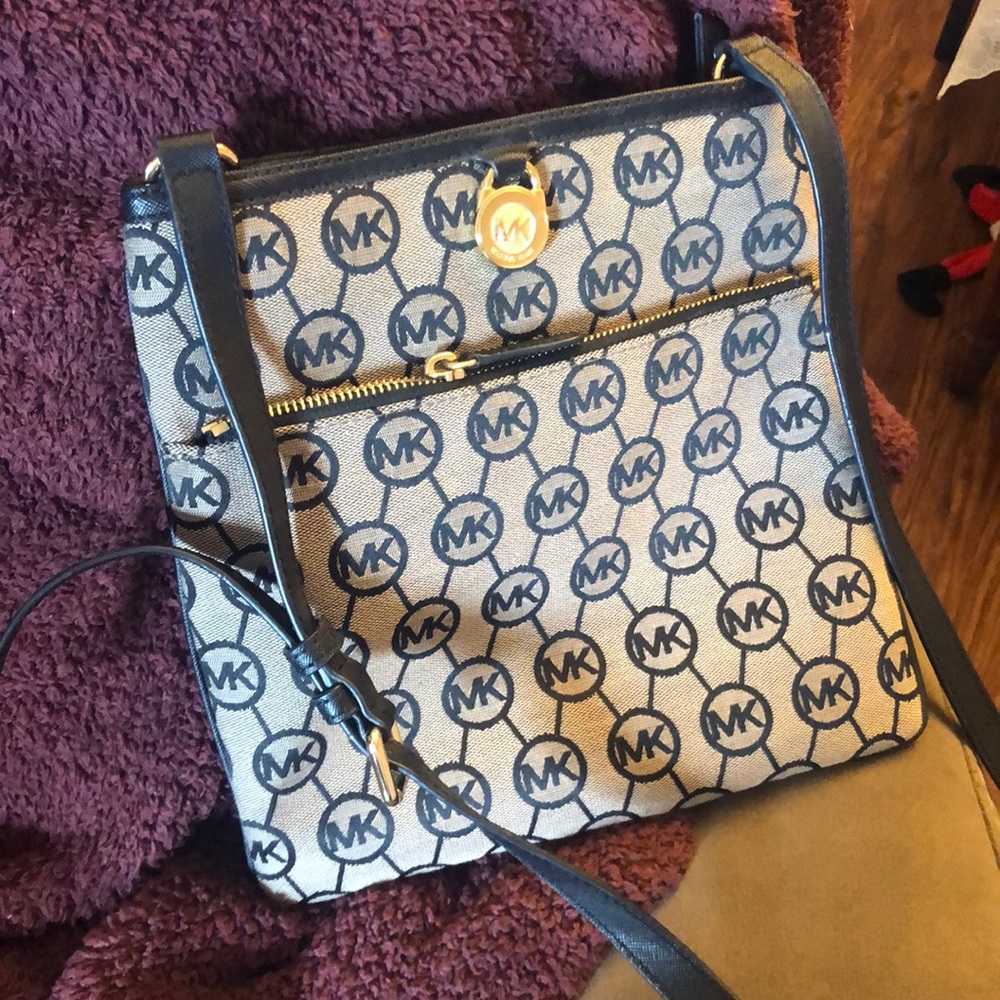 Michael kors crossbody bag